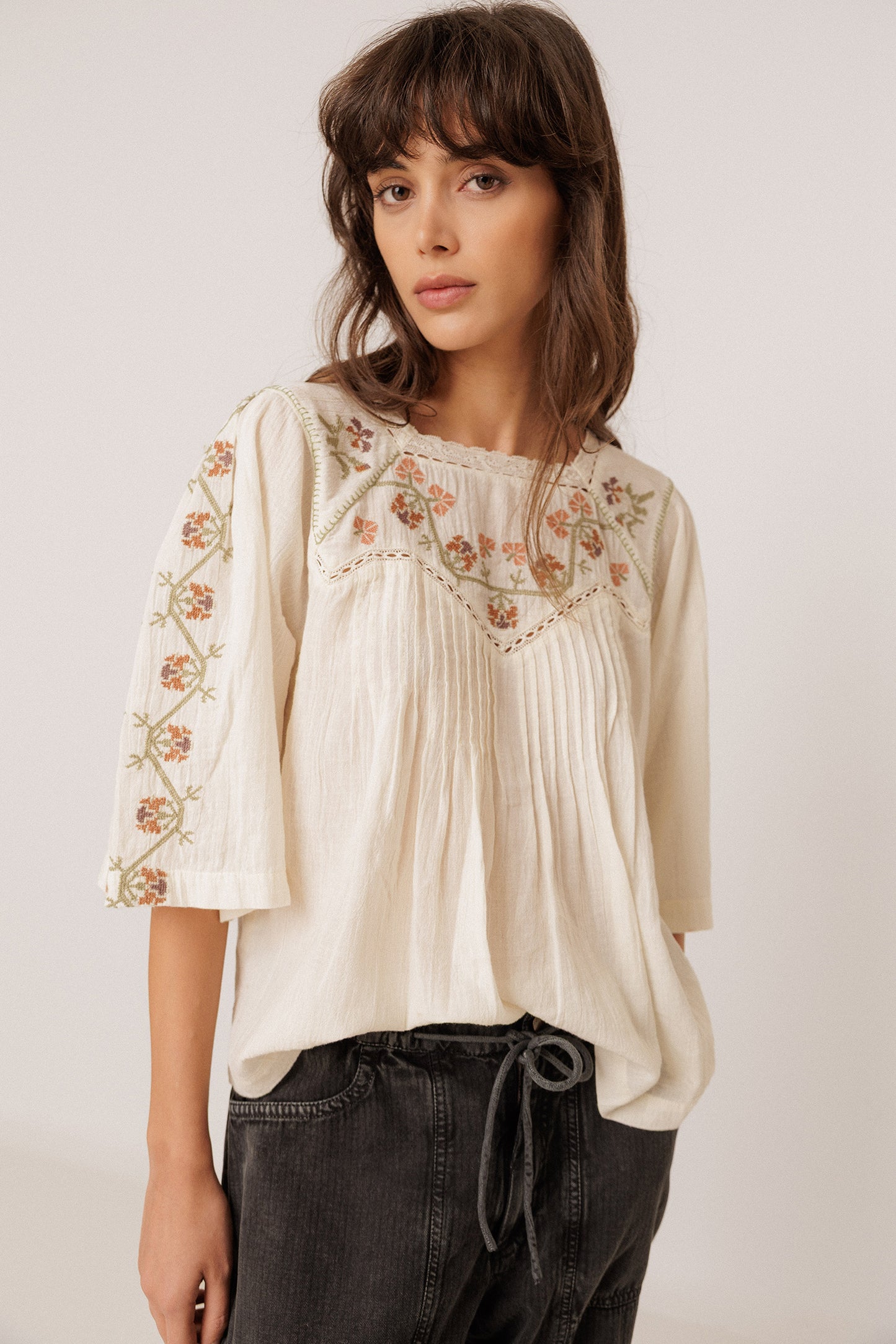 [CL] EMBROIDERED-YOKE BLOUSE