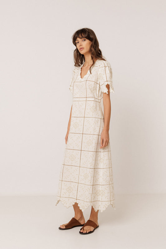 VESTIDO MIDI BORDADOS PERFORADOS 3