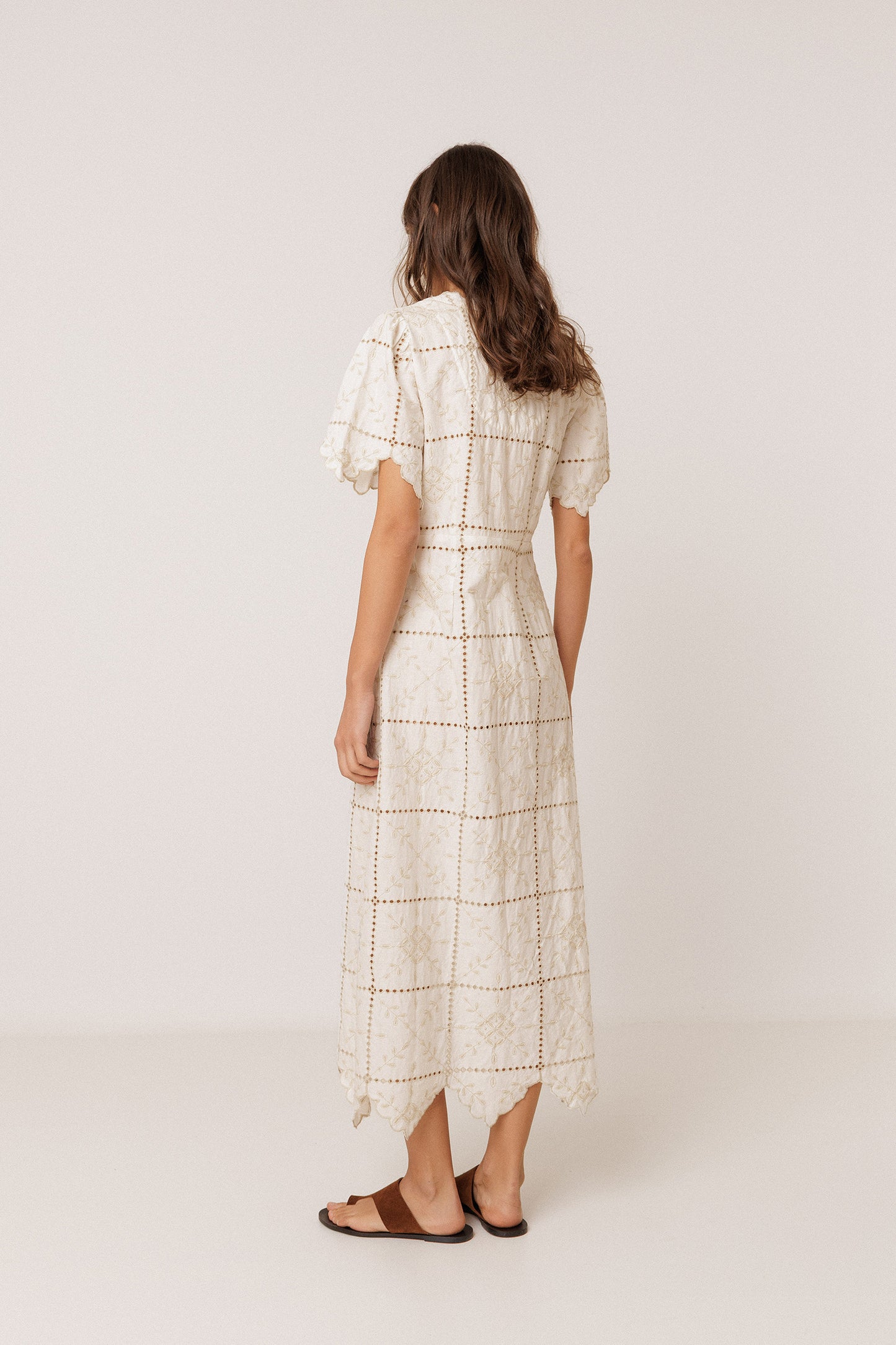 VESTIDO MIDI BORDADOS PERFORADOS