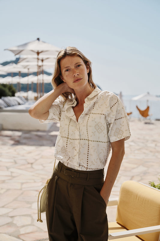 [CL] MIA PERFORATED-EMBROIDERY SHIRT 1