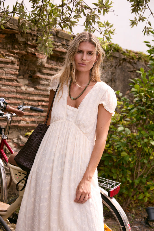 VESTIDO MIDI BORDADO 2
