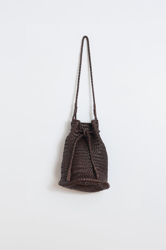BOLSO BUCKET DE PIEL TRENZADA 4