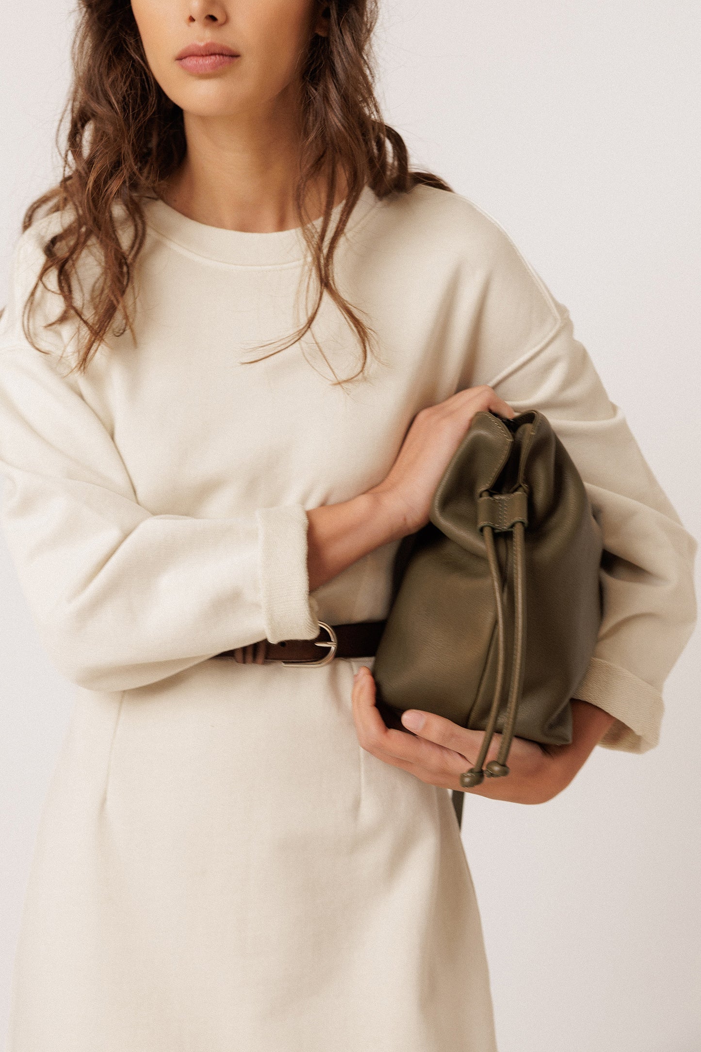 [CL] RUCHED-LEATHER SLING BAG