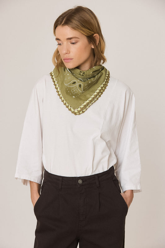 BANDANA CON REMATES CROCHET 2