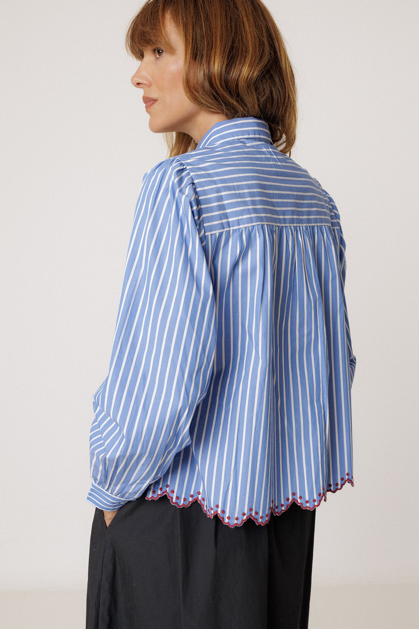 CAMISA RAYAS BAJO FESTONEADO