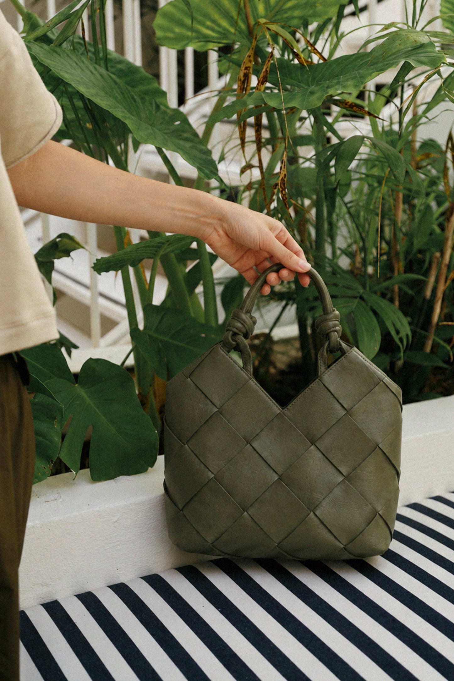 [CL] KNOTTED LEATHER BAG