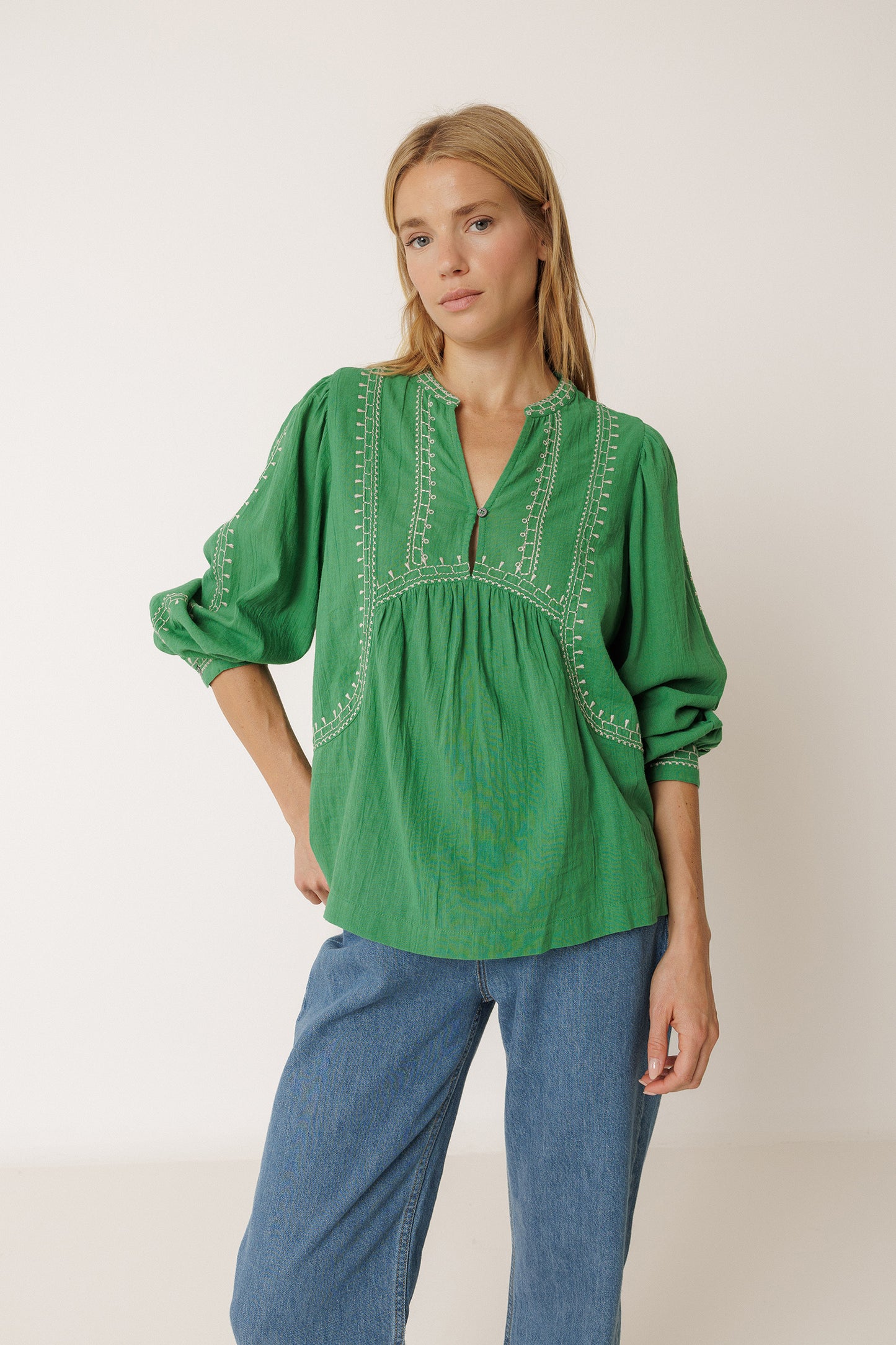 [CL] ETHNIC-EMBROIDERY BLOUSE