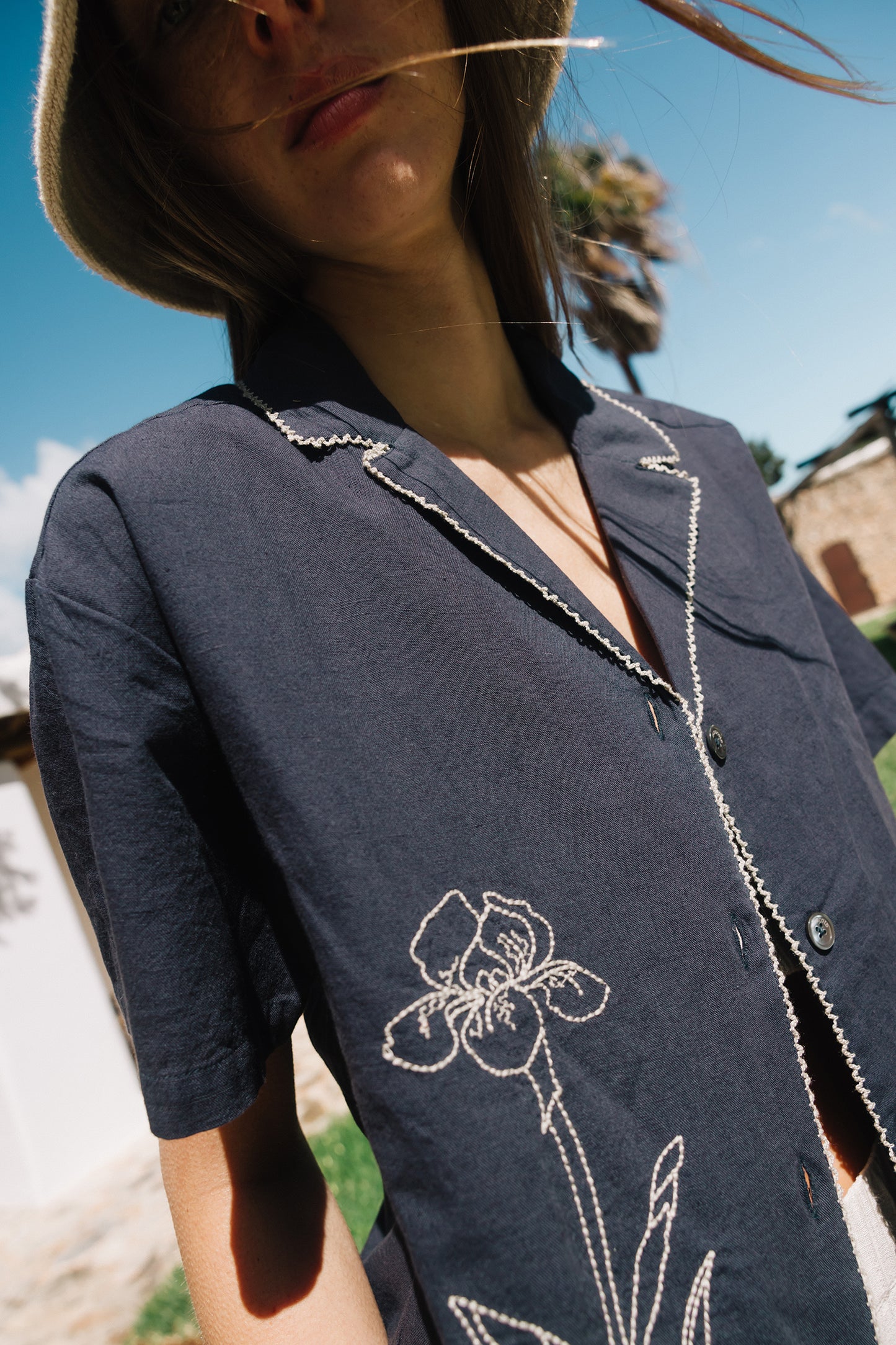 CAMISA CON MAXI BORDADOS