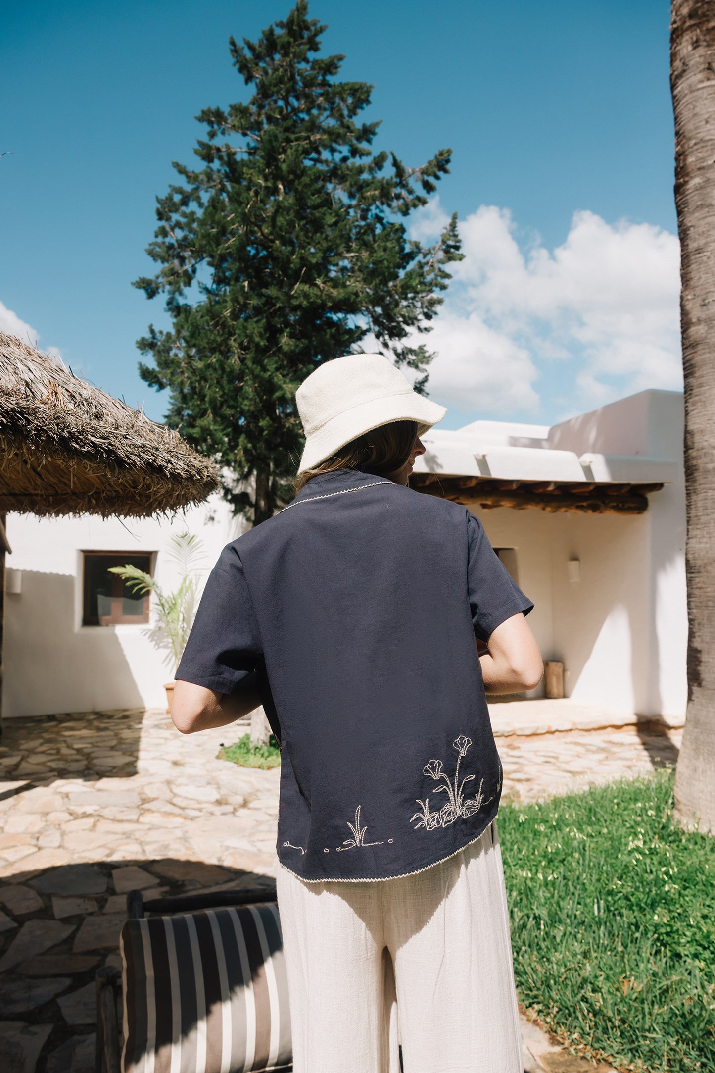CAMISA CON MAXI BORDADOS
