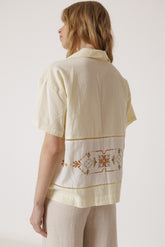 CAMISA TIPO GUAYABERA