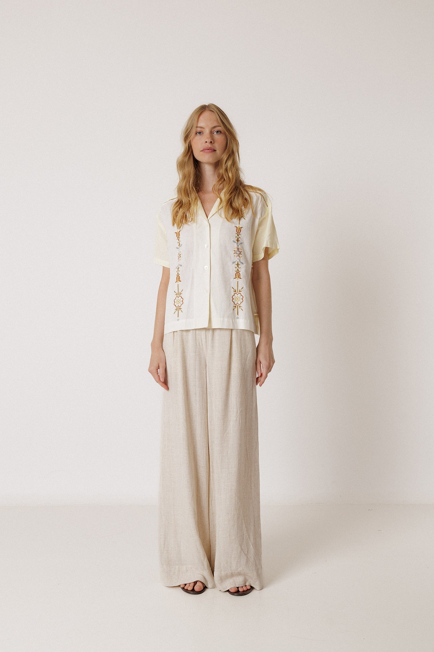 CAMISA TIPO GUAYABERA