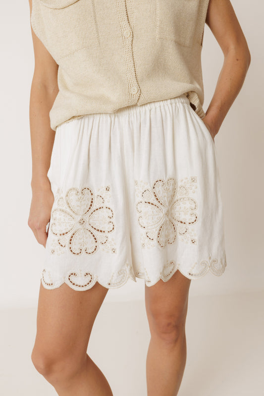 SHORT BORDADO ONDAS 4