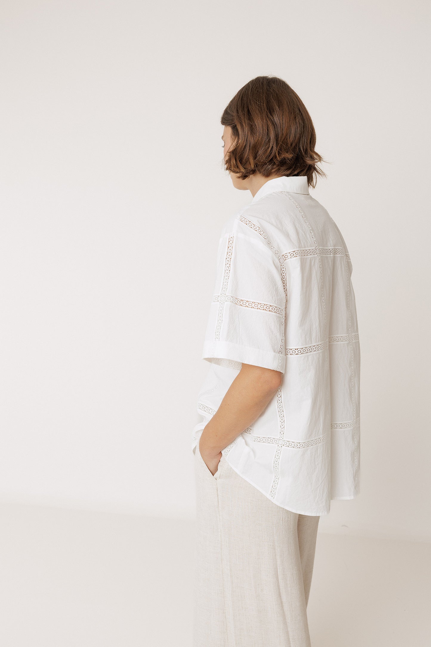 CAMISA POPELÍN CON PUNTILLAS