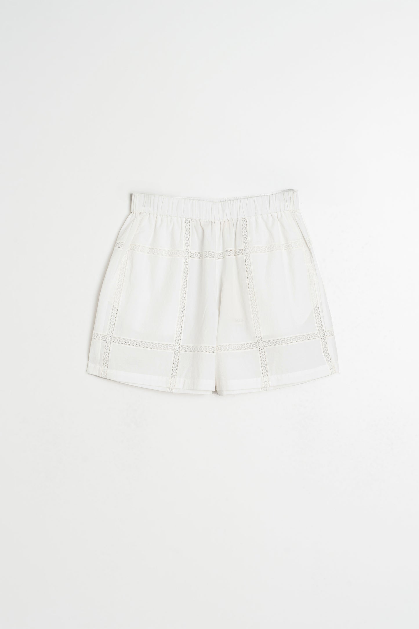 SHORT POPELÍN CON PUNTILLAS