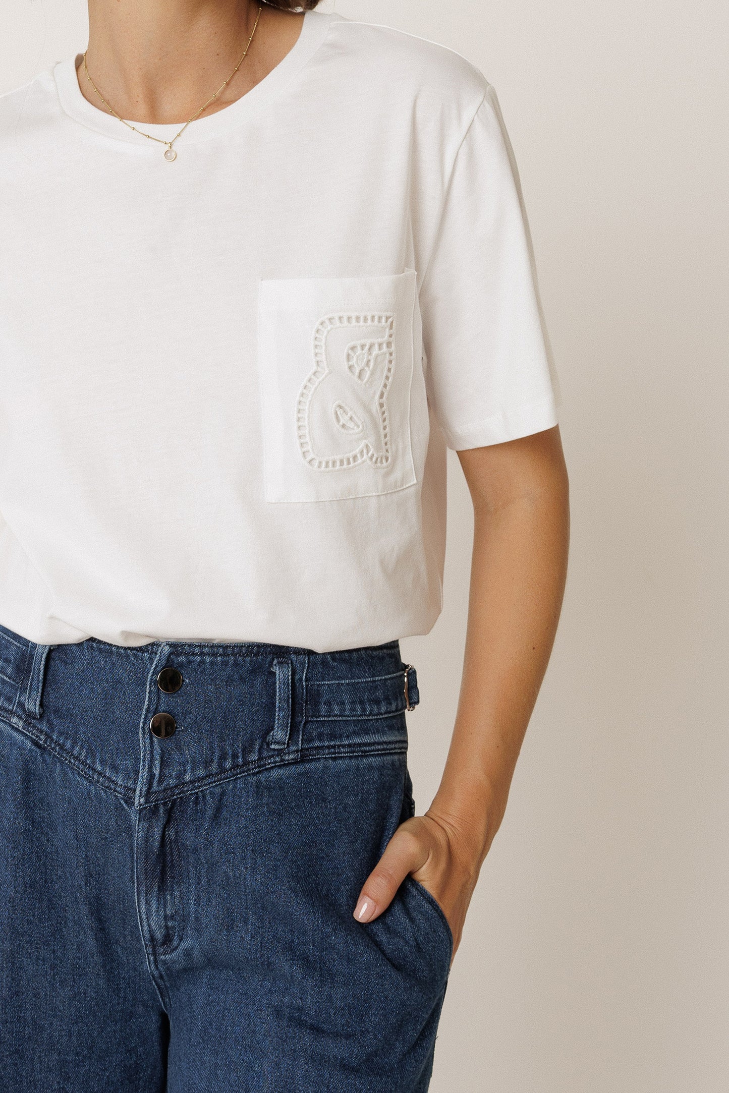 CAMISETA BOLSILLO ANAGRAMA