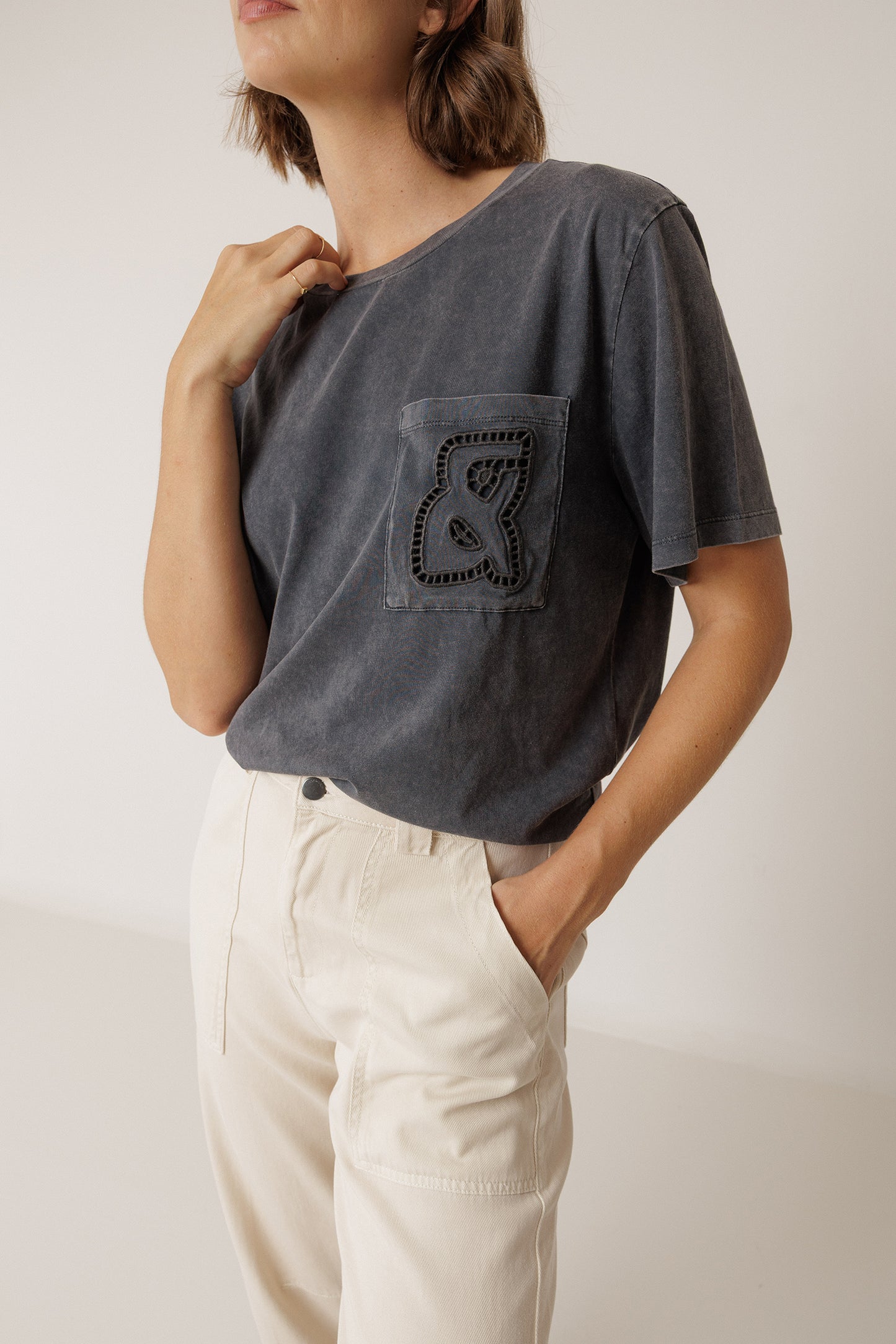 CAMISETA BOLSILLO ANAGRAMA